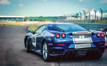 Ile jest w Polsce Ferrari?