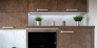 Czy można postawić lodówkę obok kuchenki gazowej?