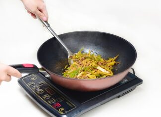 Czy płyta indukcyjna może być przy lodówce?